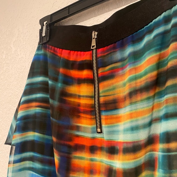 Bebe Chiffon asymmetrical skirt size 4 - Picture 4 of 8